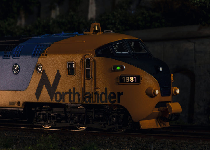 Märklin 39705 - Diesel Treinstel "Northlander" - Iconisch 4-Delig Model met Uitgebreide Functies